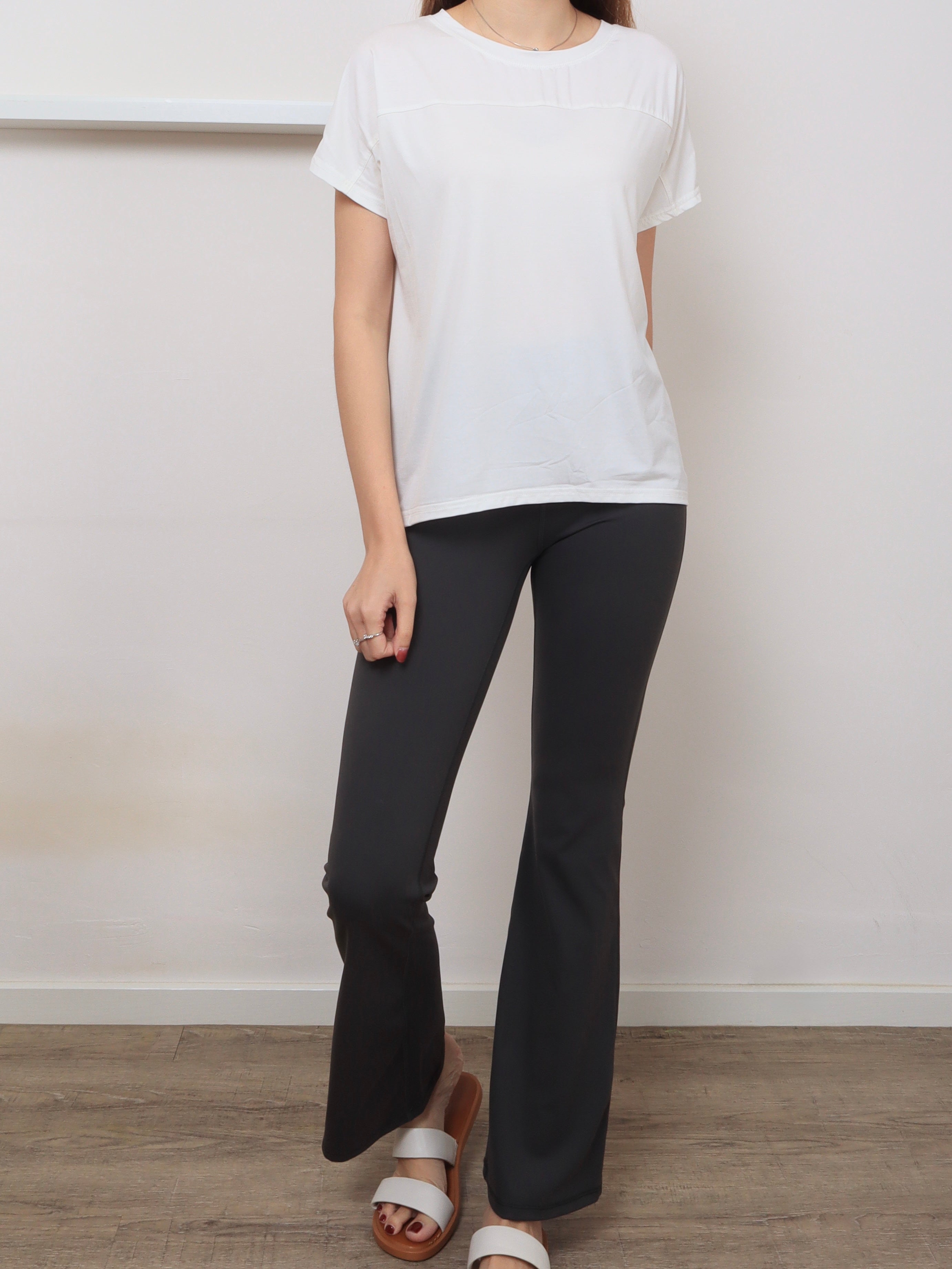 Calmora Basic Tee