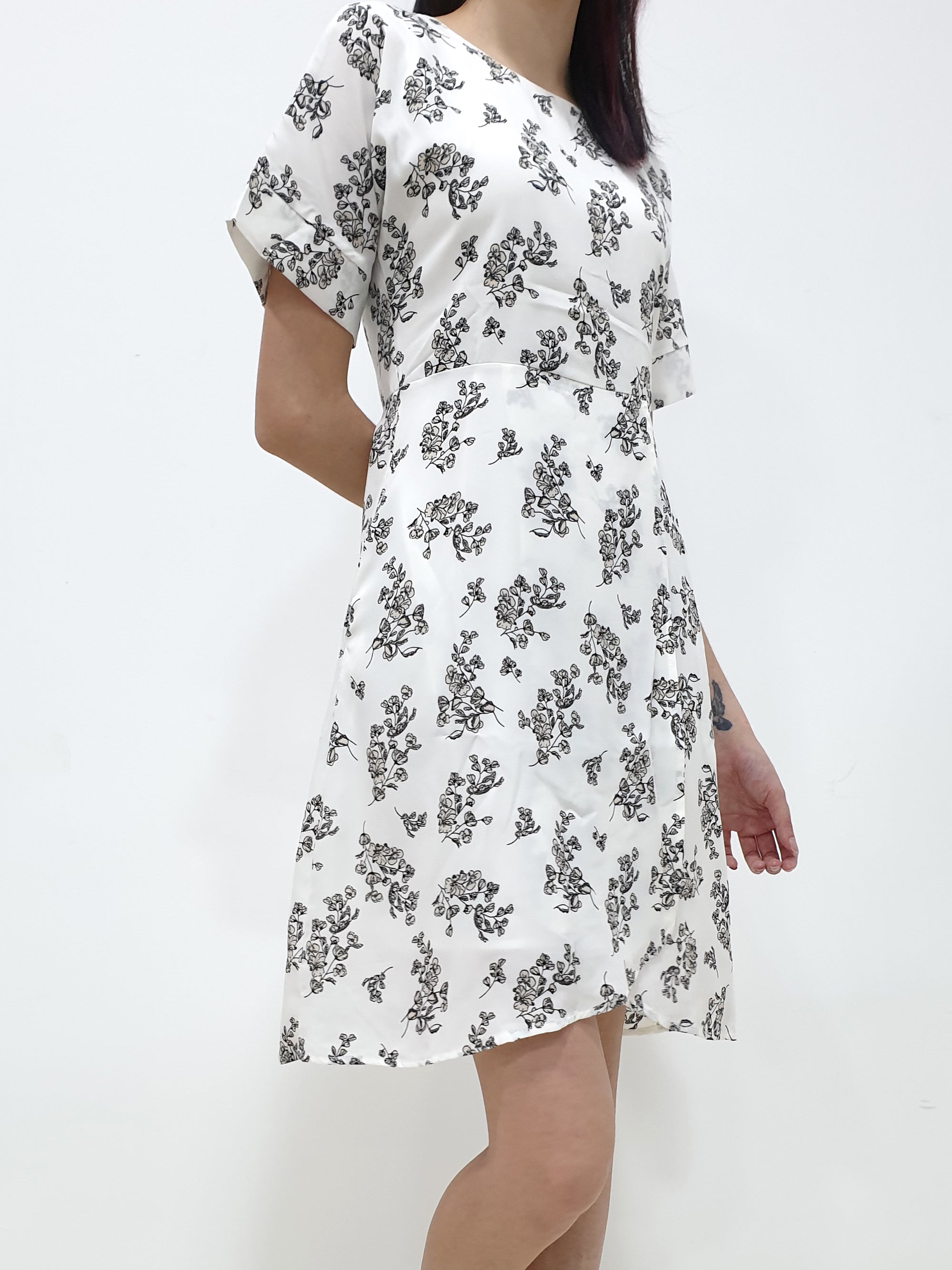 Floral Sleeved Dress (Non-returnable) - Ferlicious