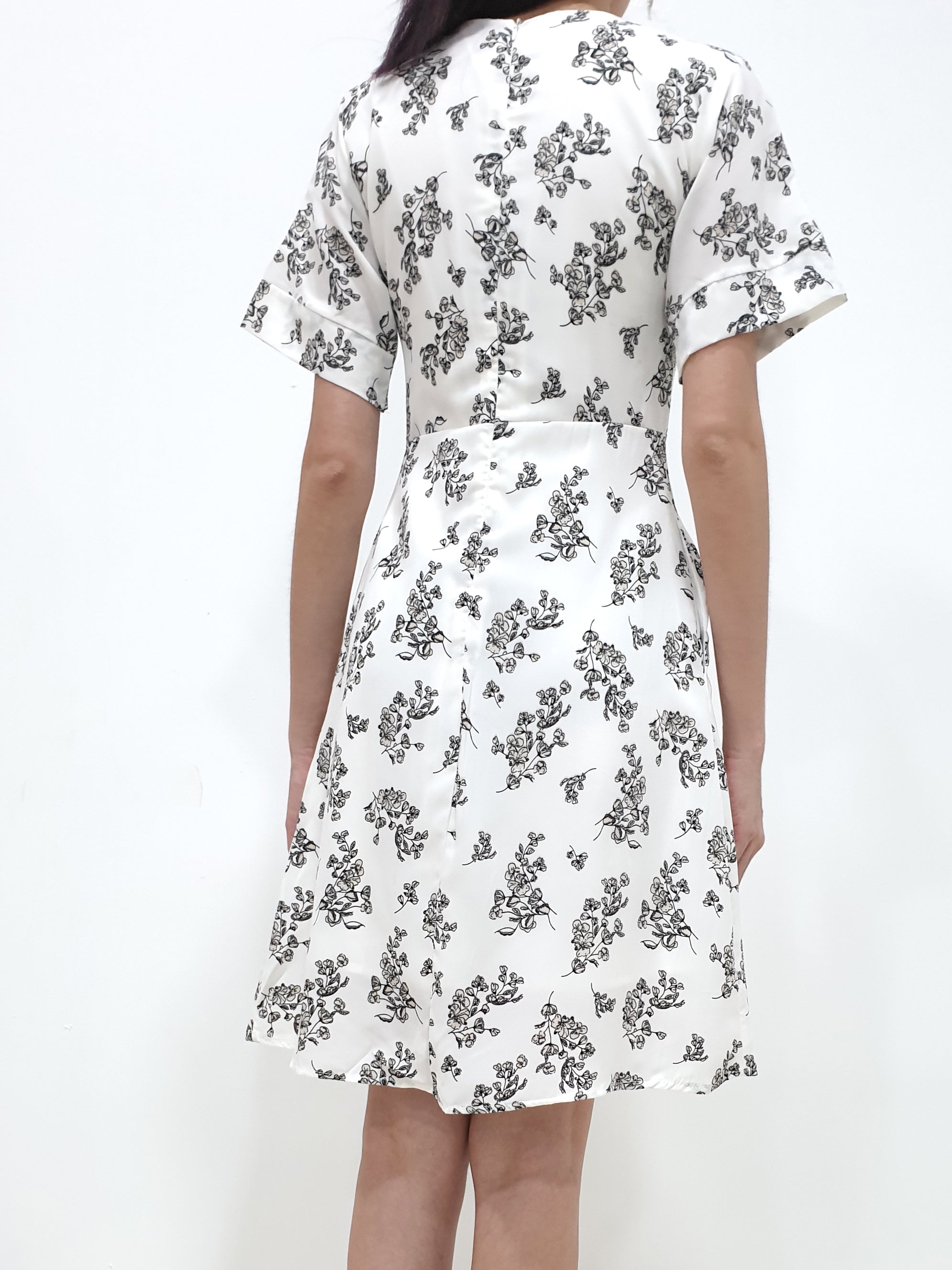 Floral Sleeved Dress (Non-returnable) - Ferlicious