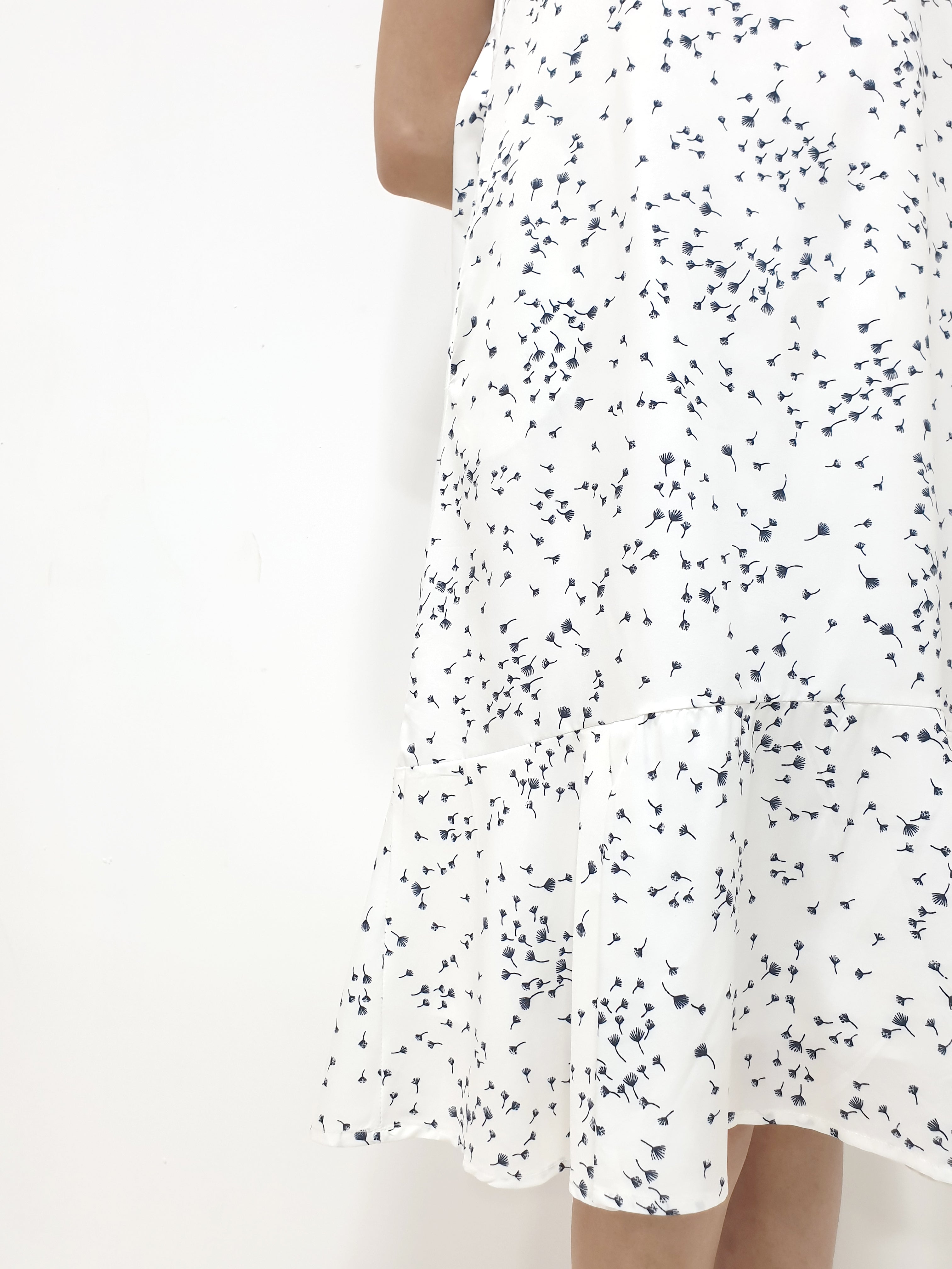 Dandelion Print Midi - White (Non-returnable) - Ferlicious