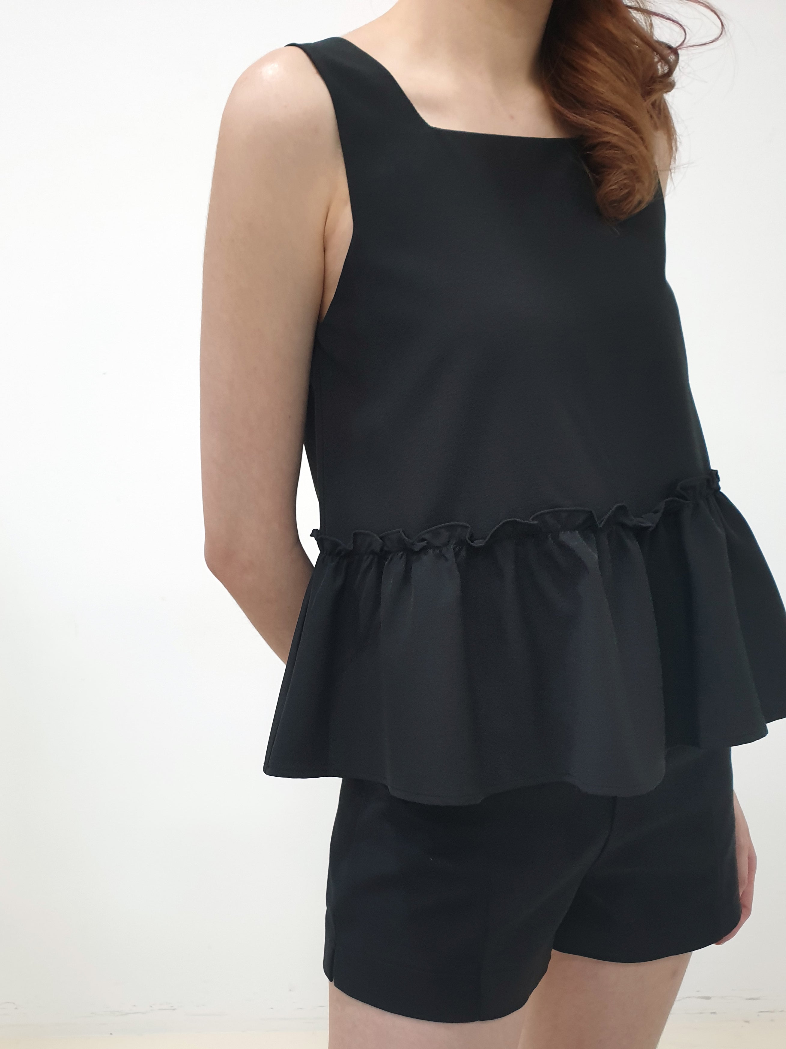 MADEBYFER Ruffles Hem Top