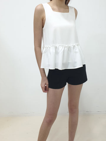 MADEBYFER Ruffles Hem Top