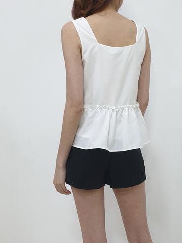 MADEBYFER Ruffles Hem Top