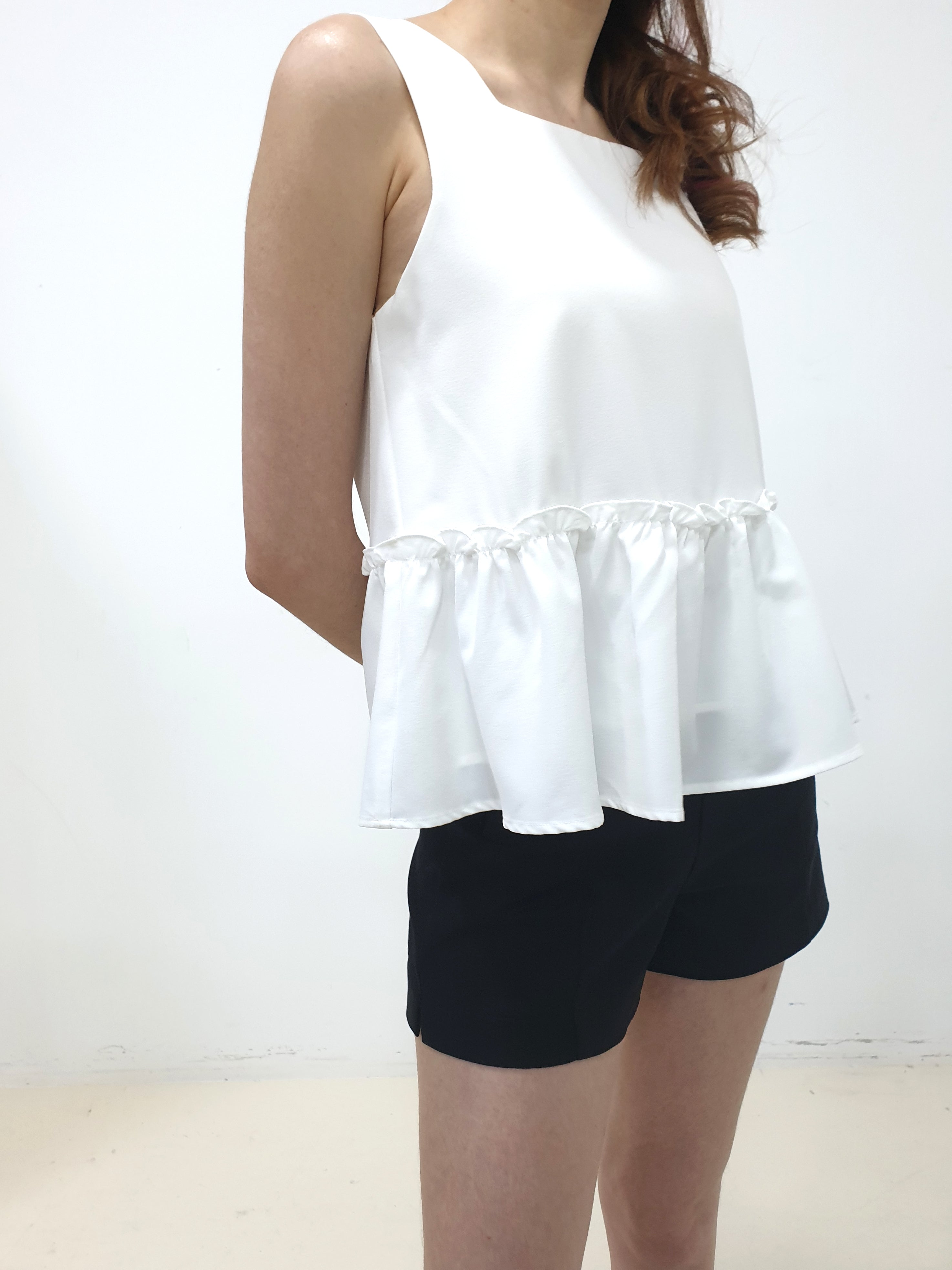 MADEBYFER Ruffles Hem Top