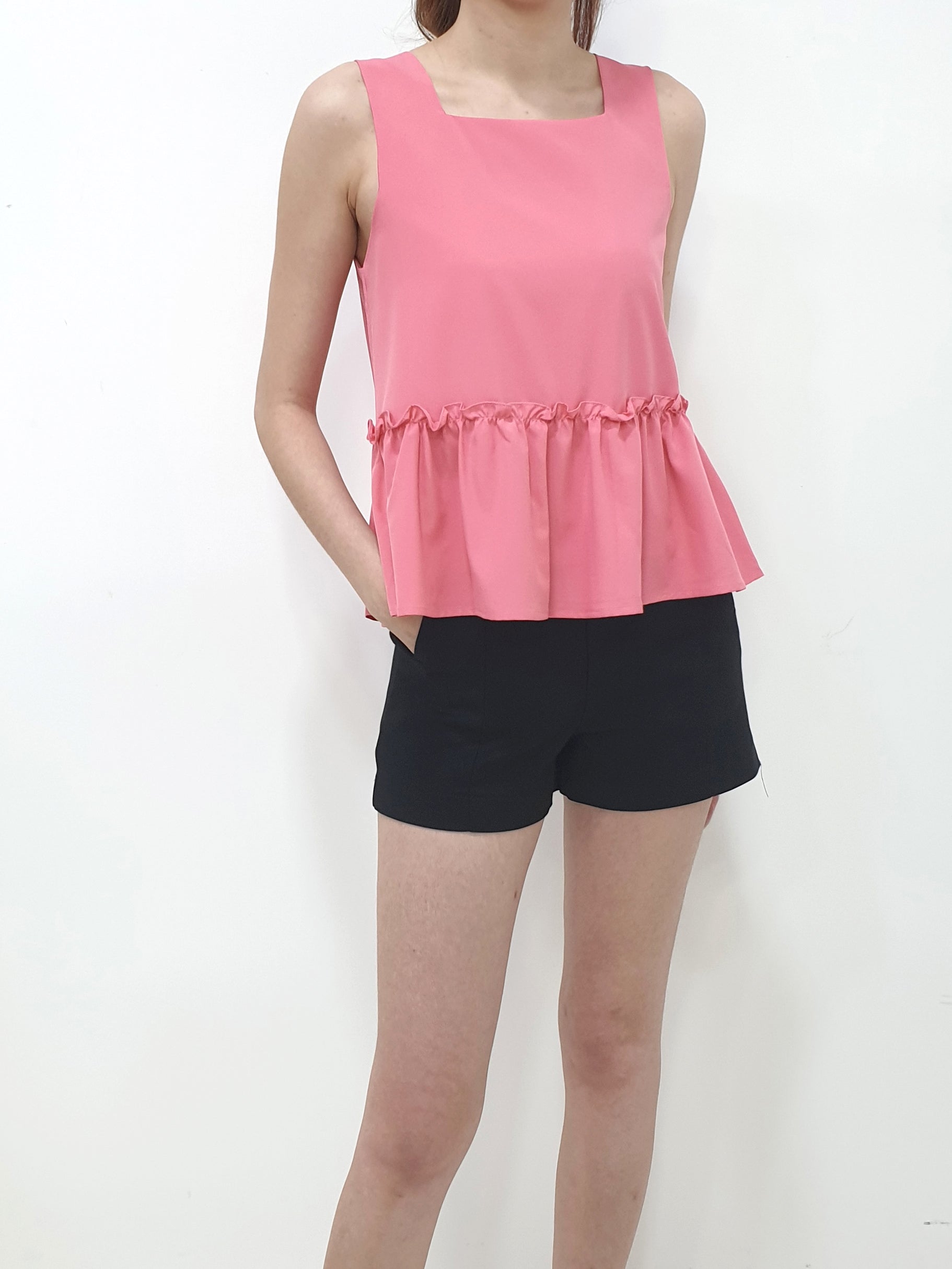 MADEBYFER Ruffles Hem Top